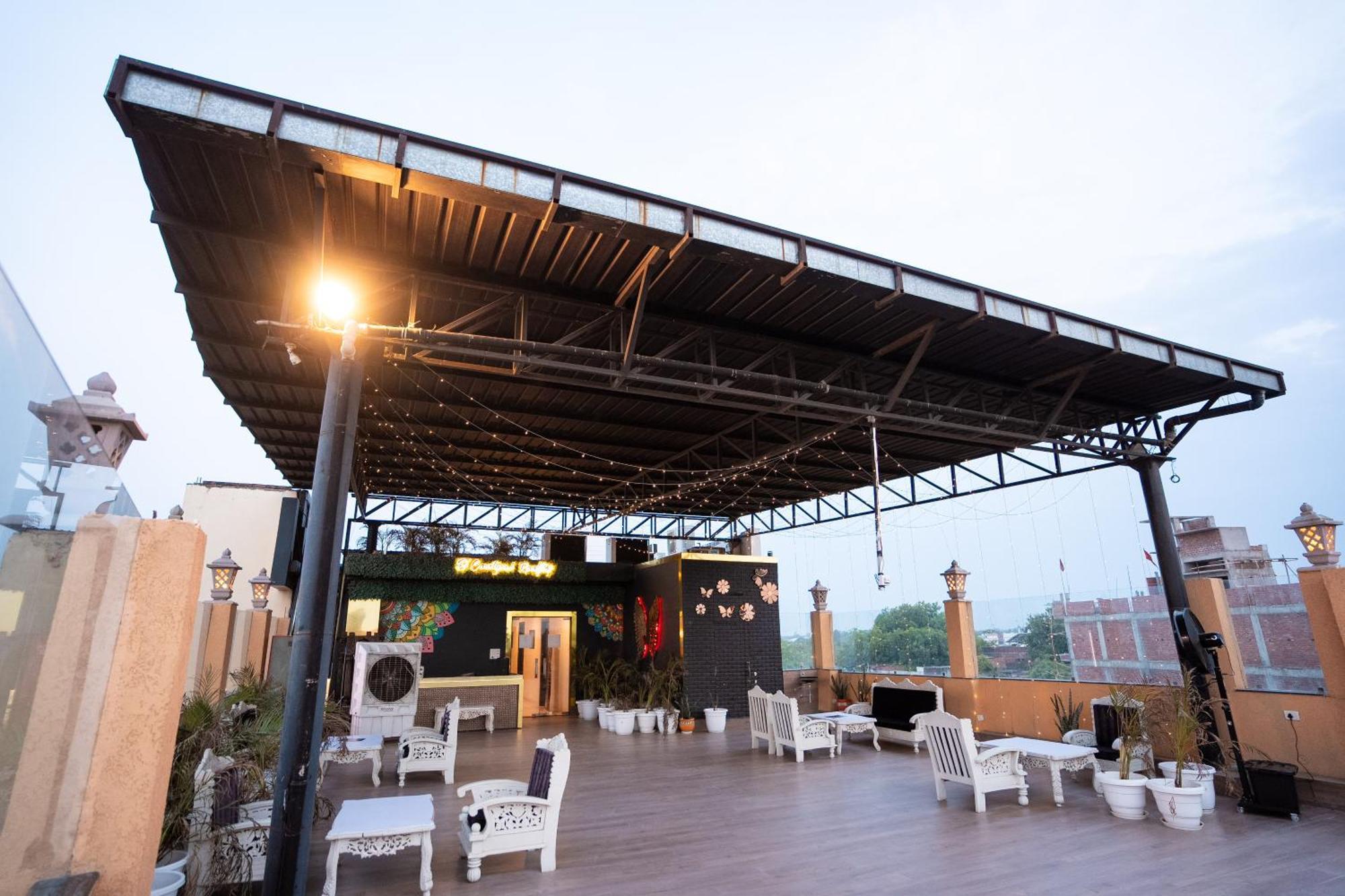 Hotel Radiance Courtyard — Photos 3