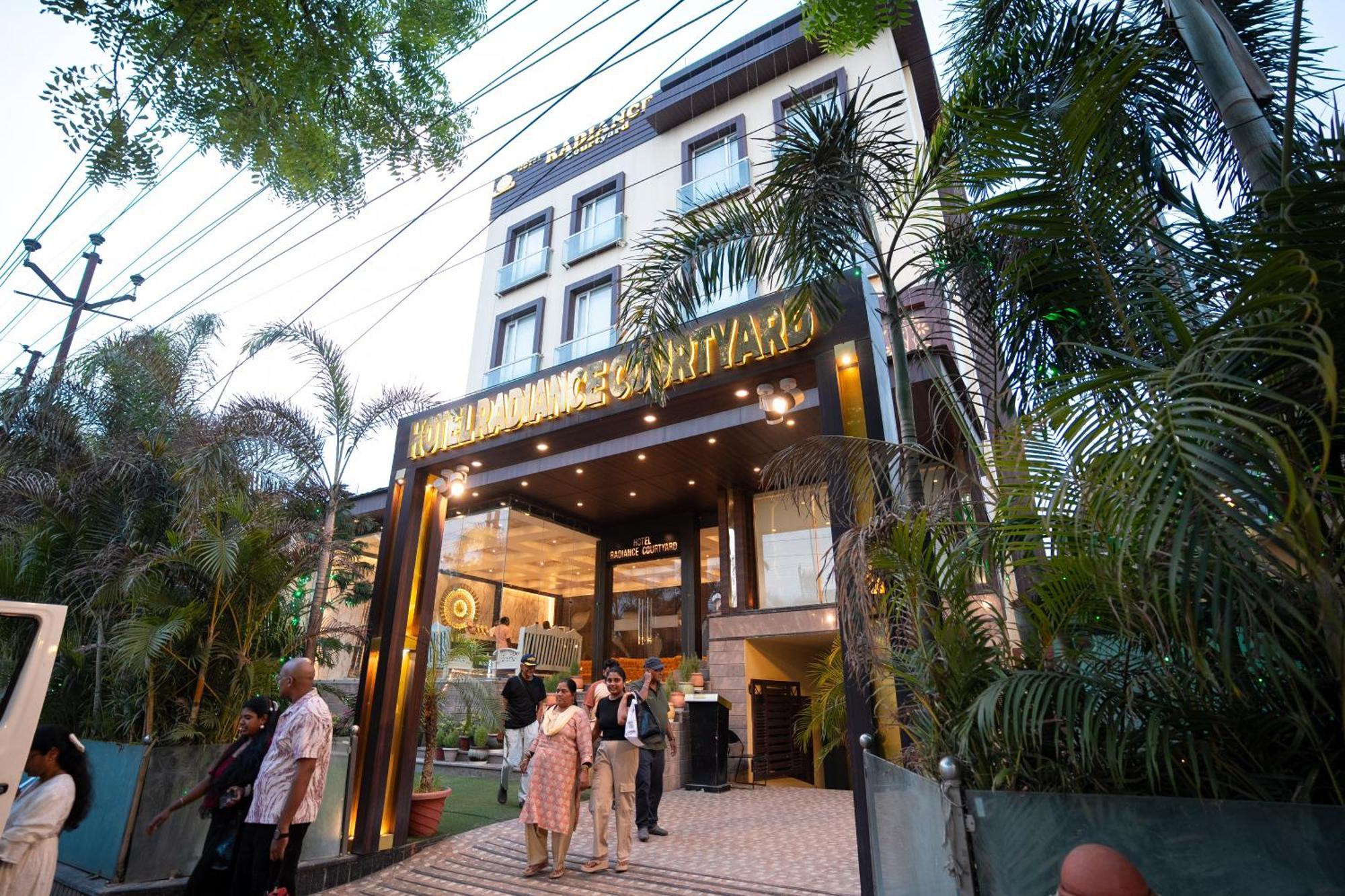 Hotel Radiance Courtyard — Photos 1